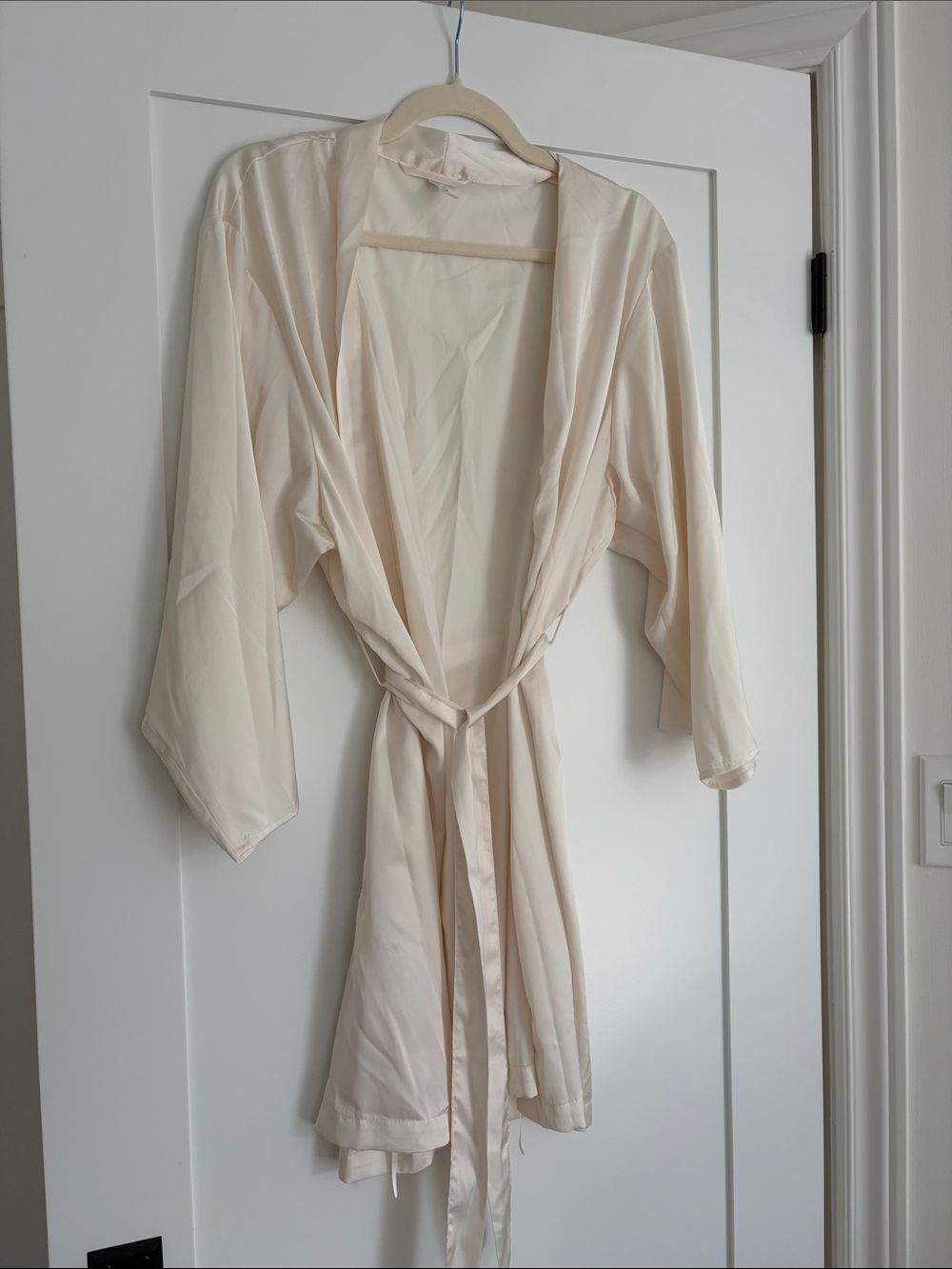 M/L Cotton On Cream Satin Kimono Robe with Waist Tie